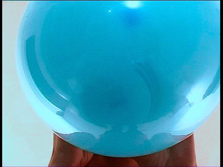 Bruno PACHECO <i> Self-portrait with blue balloon</i><p> Cr�ditos: Cortesia do Artista